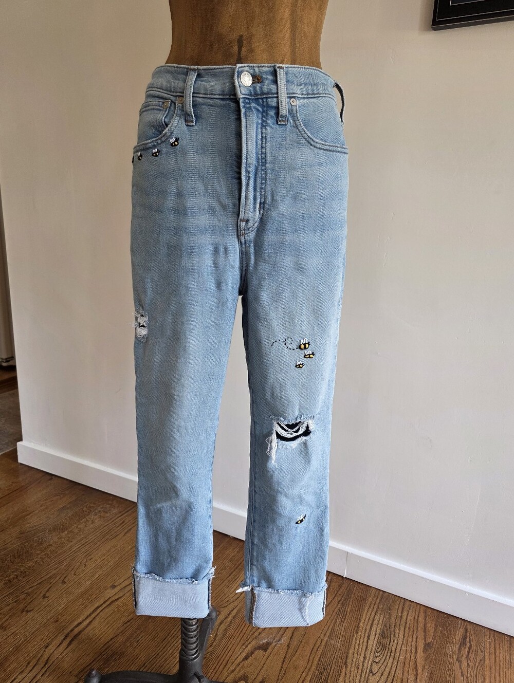 Madewell Perfect Vintage Jean W/ hand Embroidered Bee Details Size 27 Light Wash
